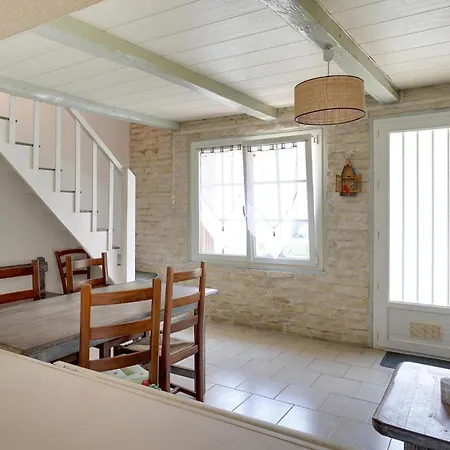 2 Bedroom Lovely In La Rochelle Ferienhaus