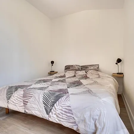 2 Bedroom Lovely In La Rochelle Ferienhaus