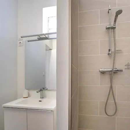 2 Bedroom Lovely In La Rochelle Ferienhaus *