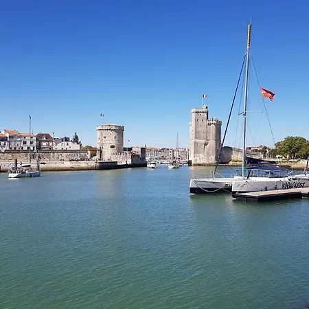 2 Bedroom Lovely In La Rochelle
